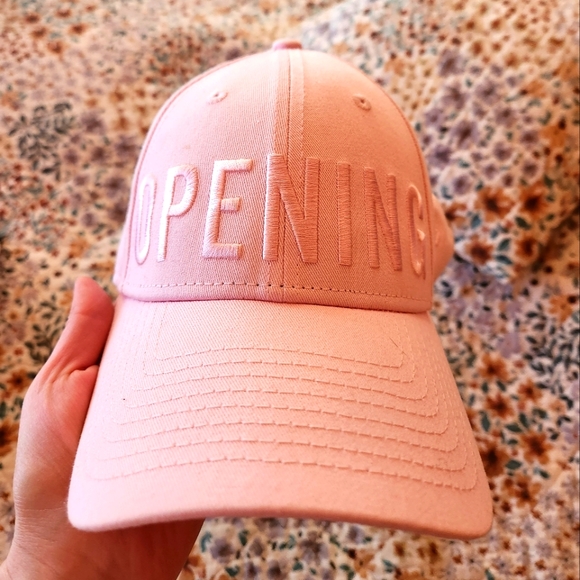 Hat 👒 - Picture 1 of 5